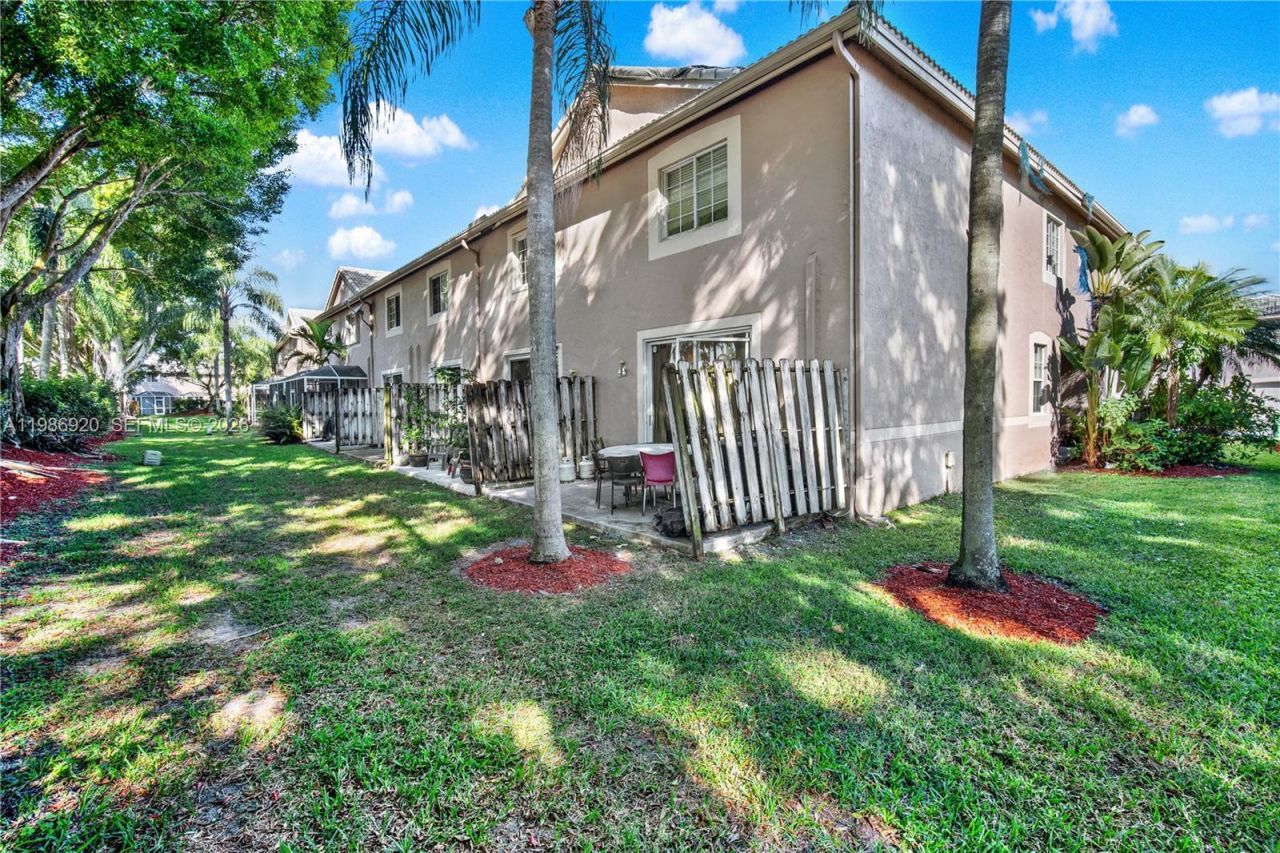 2050 Madeira Dr , Weston, FL 33327 Photo