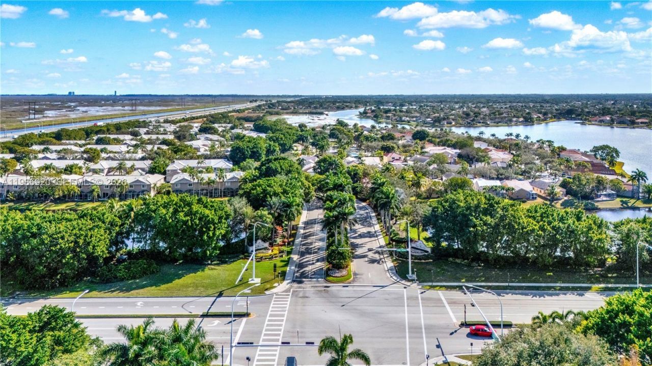 2050 Madeira Dr , Weston, FL 33327 Photo