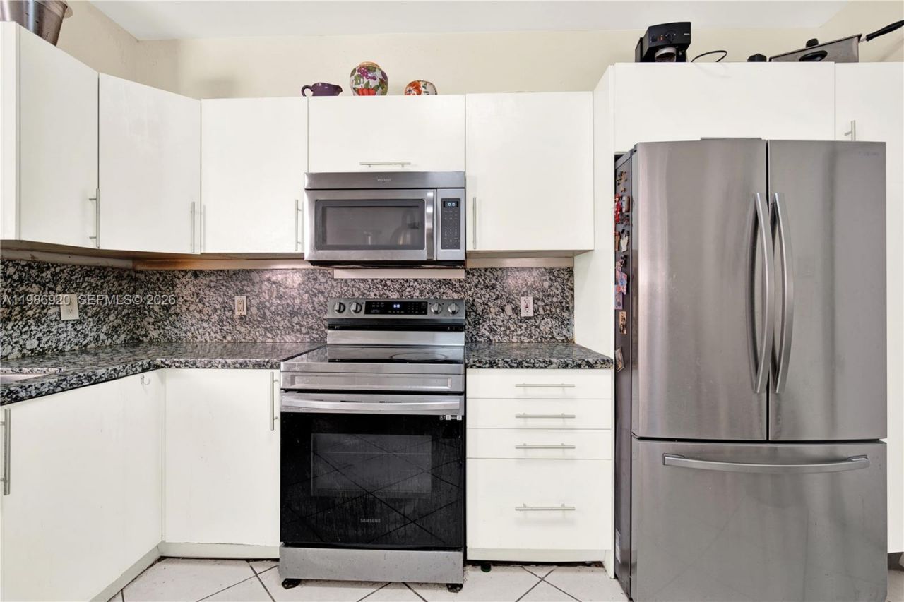 2050 Madeira Dr , Weston, FL 33327 Photo