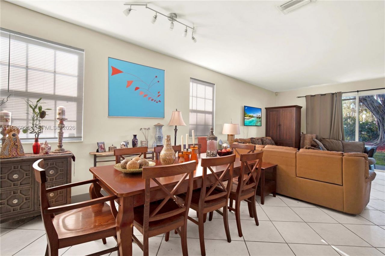 2050 Madeira Dr , Weston, FL 33327 Photo