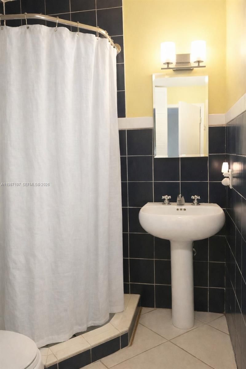 3151 Freeman St, Miami, FL 33133 Photo