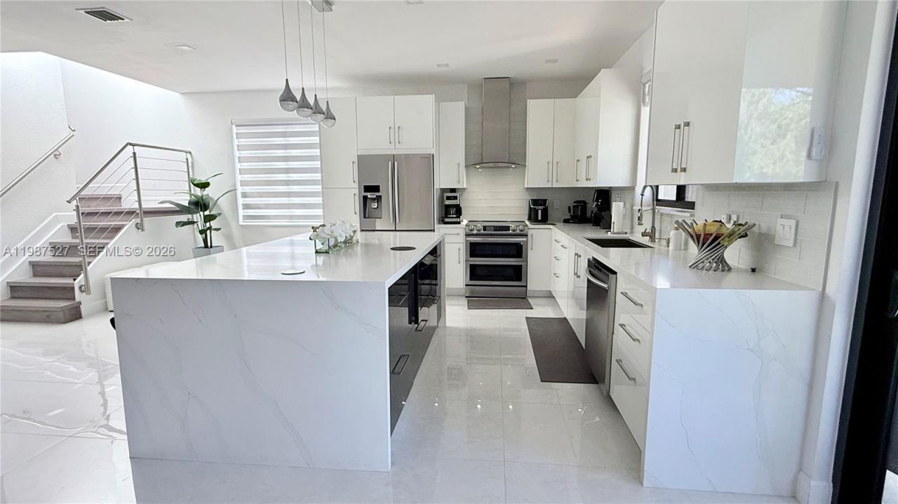 1392 Canary Island Dr , Weston, FL 33327 Photo