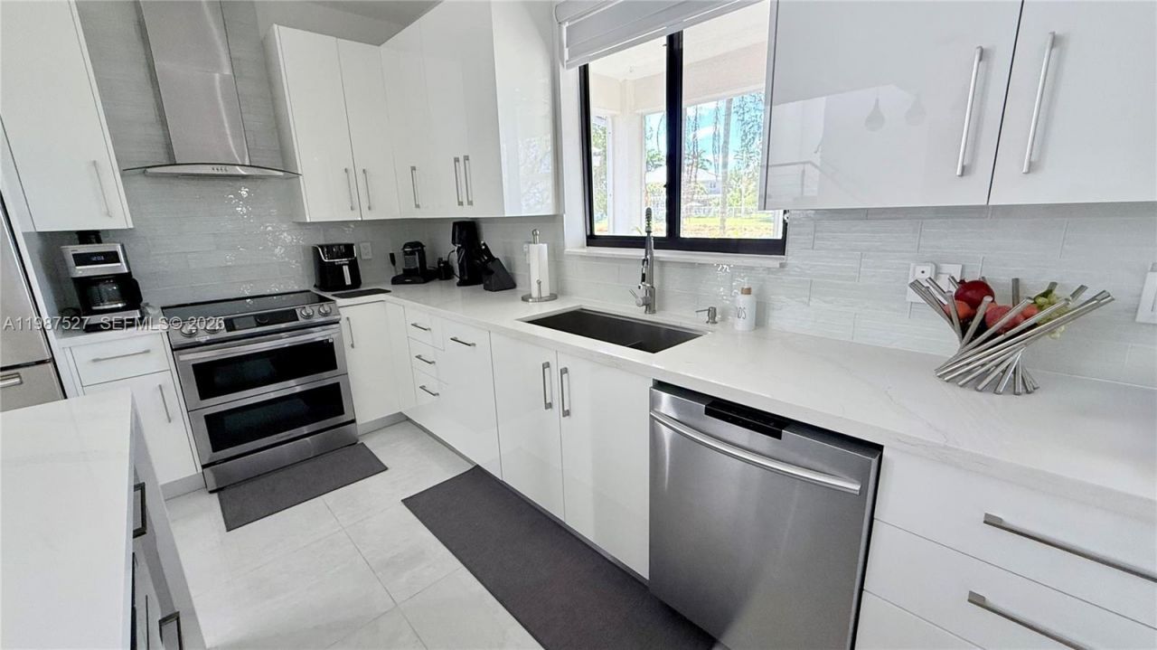 1392 Canary Island Dr , Weston, FL 33327 Photo