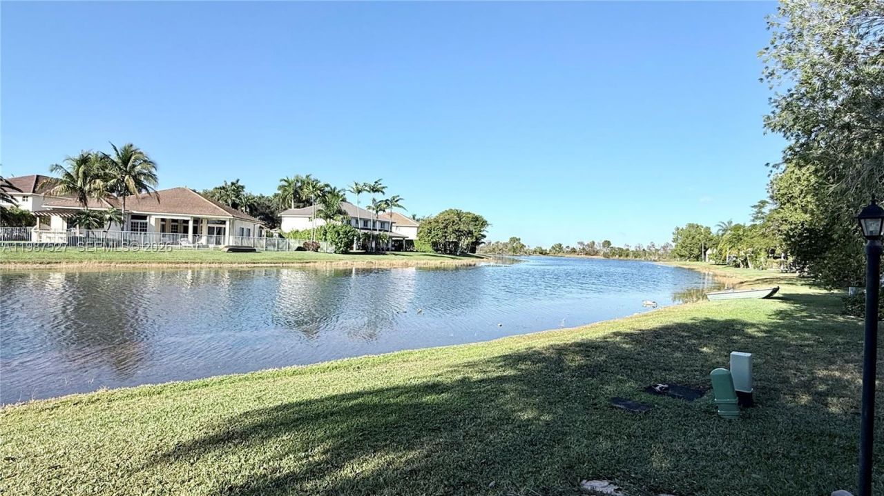 1392 Canary Island Dr, Weston, FL 33327 Photo