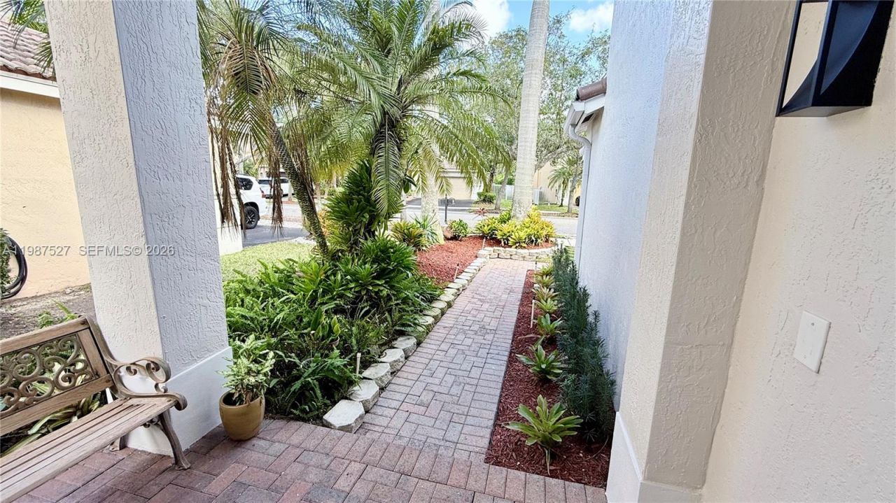 1392 Canary Island Dr , Weston, FL 33327 Photo