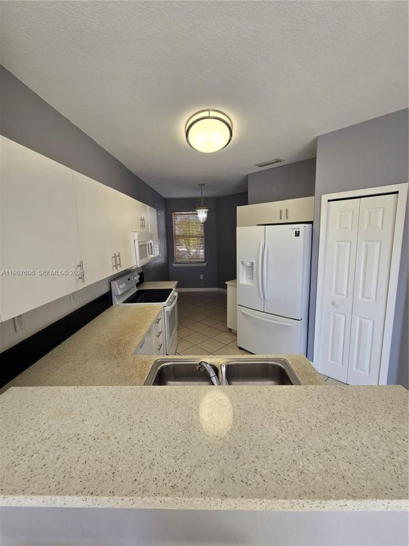 5630 NW 107th Ave , Unit 1605, Doral, FL 33178 Photo