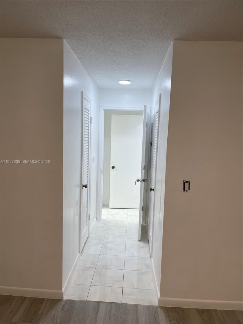 233 NE 14th Ave , Unit 406, Hallandale Beach, FL 33009 Photo