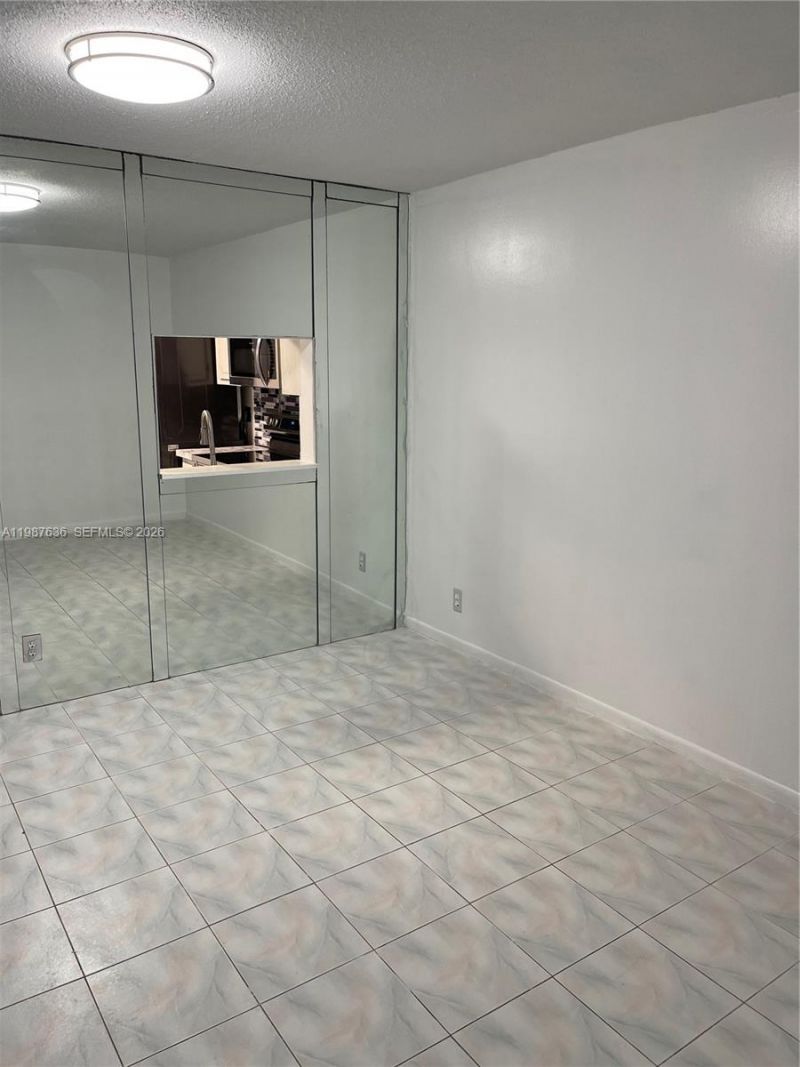 233 NE 14th Ave , Unit 406, Hallandale Beach, FL 33009 Photo