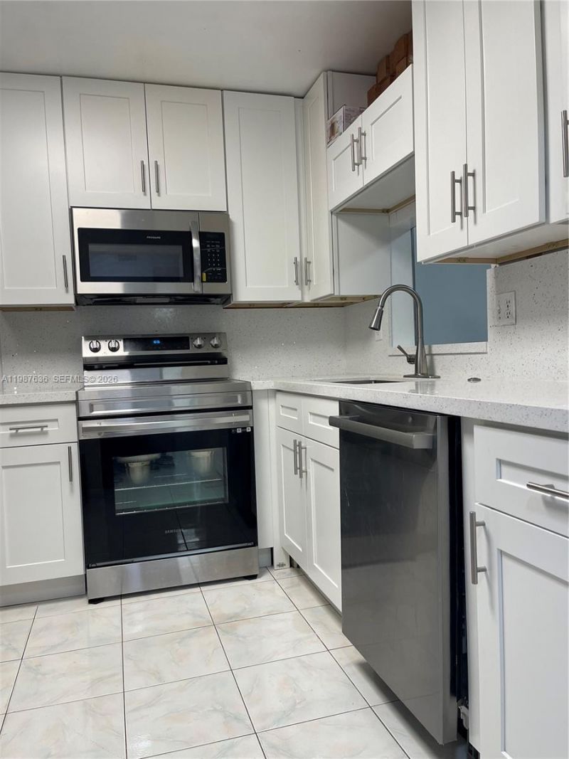 233 NE 14th Ave , Unit 406, Hallandale Beach, FL 33009 Photo