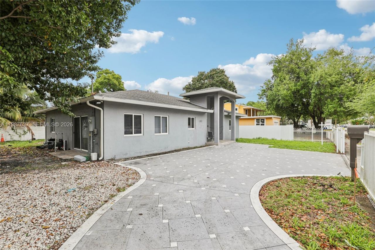 2317 NW 87th St , Miami, FL 33147 Photo