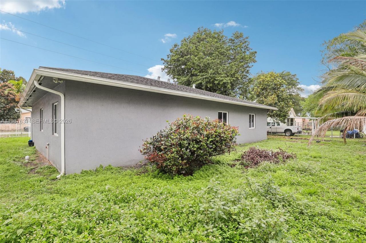 2317 NW 87th St , Miami, FL 33147 Photo