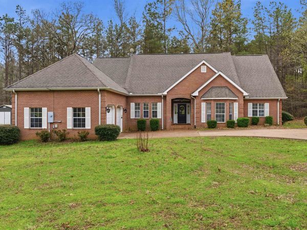 915 CLIFFTVIEW RD, Bolivar, TN 38008