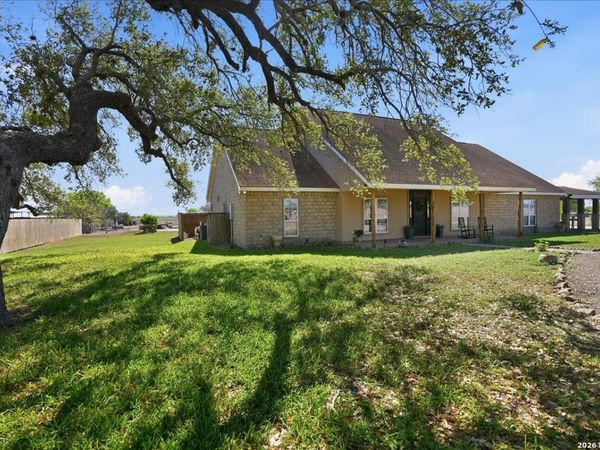 279 CR 302, George West, TX 78022