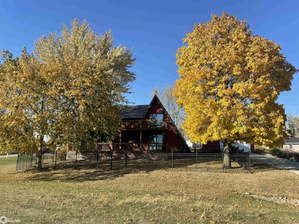 196 Lakeview Drive, Melrose, IA 52569