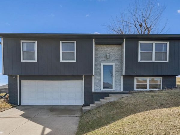 601 Newcastle, Marshalltown, IA 50158
