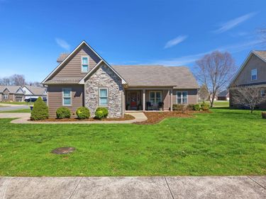 215 McGlocklin Way , Bowling Green, KY 42101