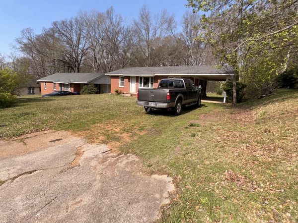276 Oak St, Selmer, TN 38375