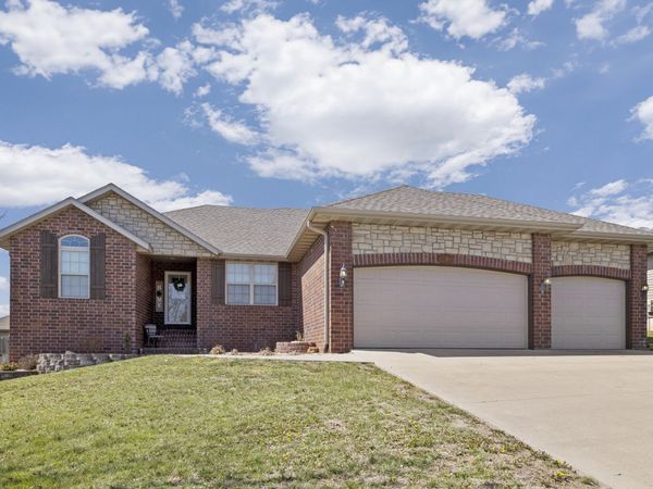 1261 S Erika Avenue , Springfield, MO 65802
