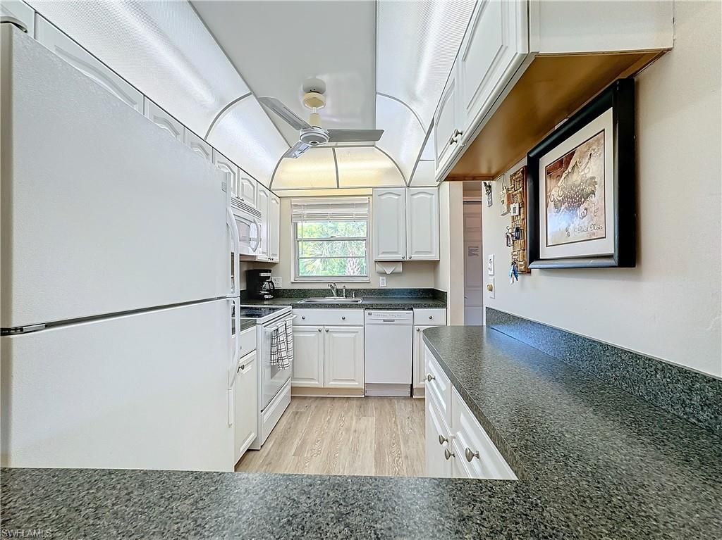 300 Forest Lakes Blvd, Unit 201, Naples, FL 34105 Photo