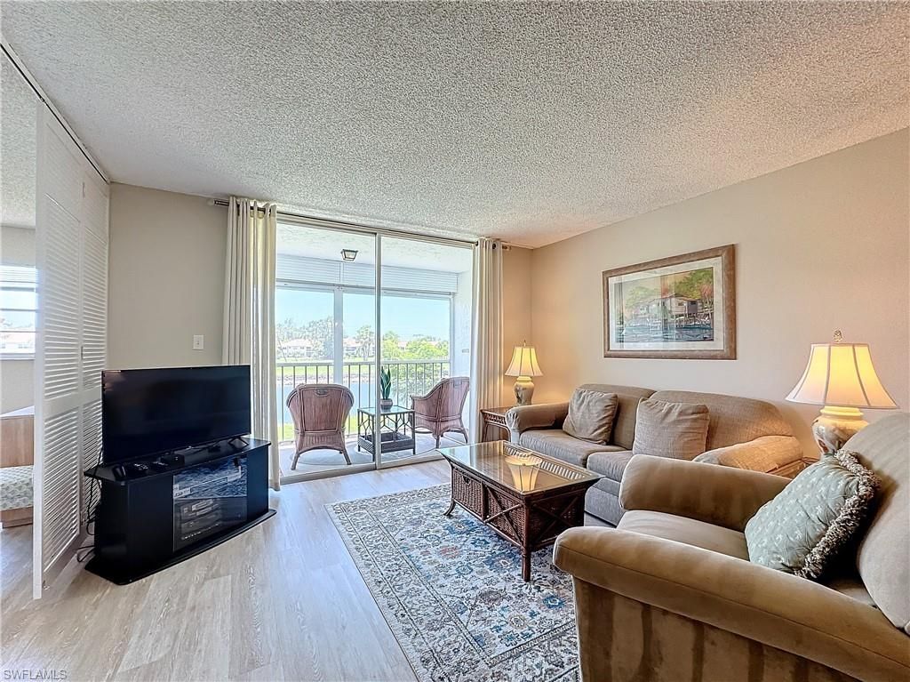 300 Forest Lakes Blvd, Unit 201, Naples, FL 34105 Photo