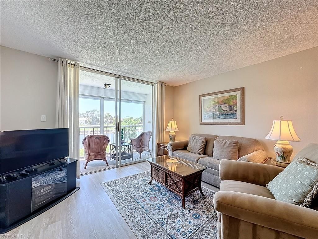 300 Forest Lakes Blvd, Unit 201, Naples, FL 34105 Photo
