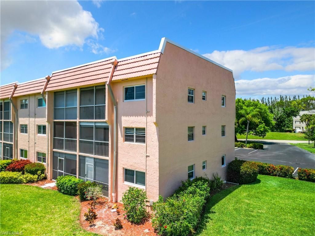 300 Forest Lakes Blvd, Unit 201, Naples, FL 34105 Photo