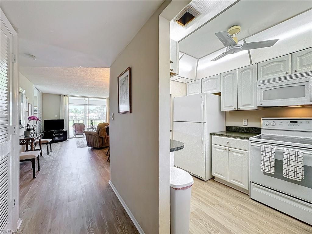 300 Forest Lakes Blvd, Unit 201, Naples, FL 34105 Photo