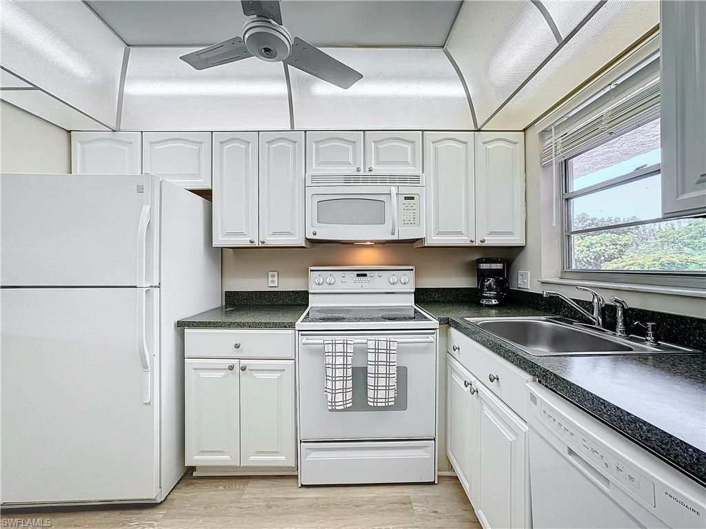 300 Forest Lakes Blvd, Unit 201, Naples, FL 34105 Photo