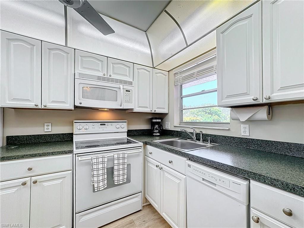 300 Forest Lakes Blvd, Unit 201, Naples, FL 34105 Photo