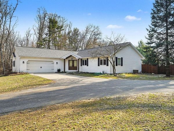 8856 N 42nd Street, Augusta, MI 49012