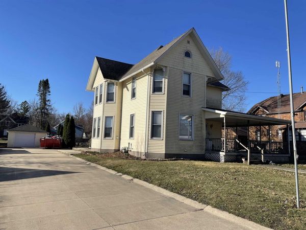 304 E Water Street, Fayette, IA 52142