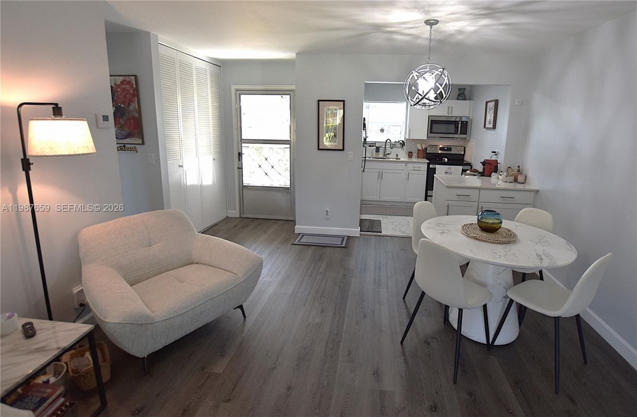 2572 E Emory Dr, Unit F, West Palm Beach, FL 33415 Main Photo