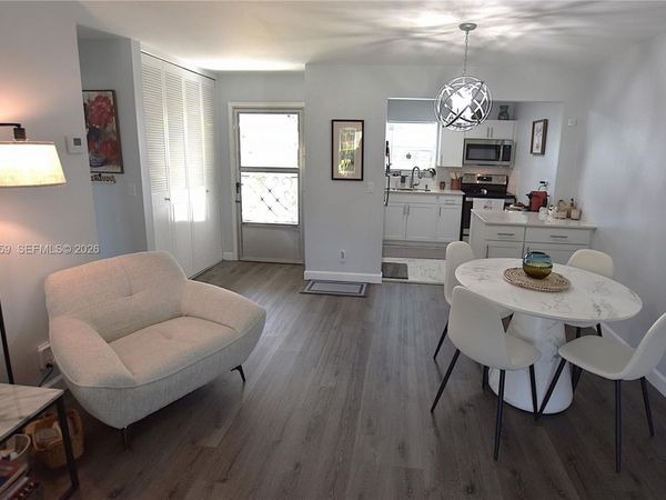 2572 E Emory Dr, Unit F, West Palm Beach, FL 33415