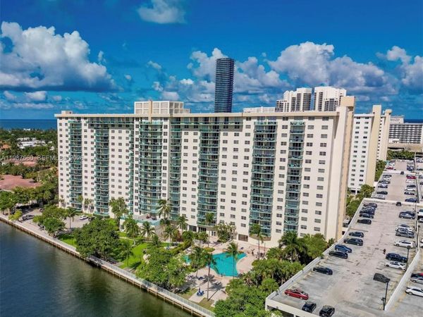 19390 Collins Ave, Unit 1623, Sunny Isles Beach, FL 33160