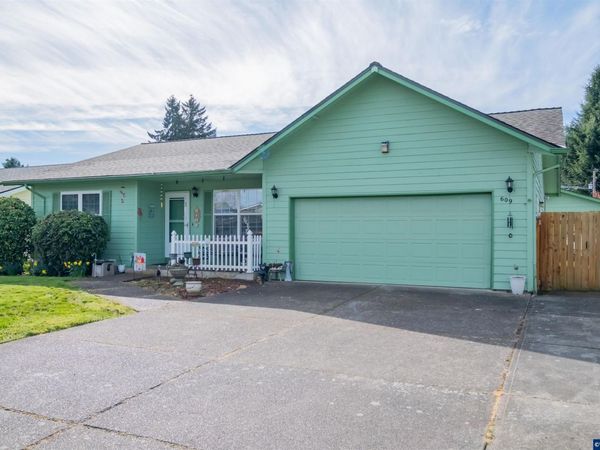 609 Pine St, Dallas, OR 97338