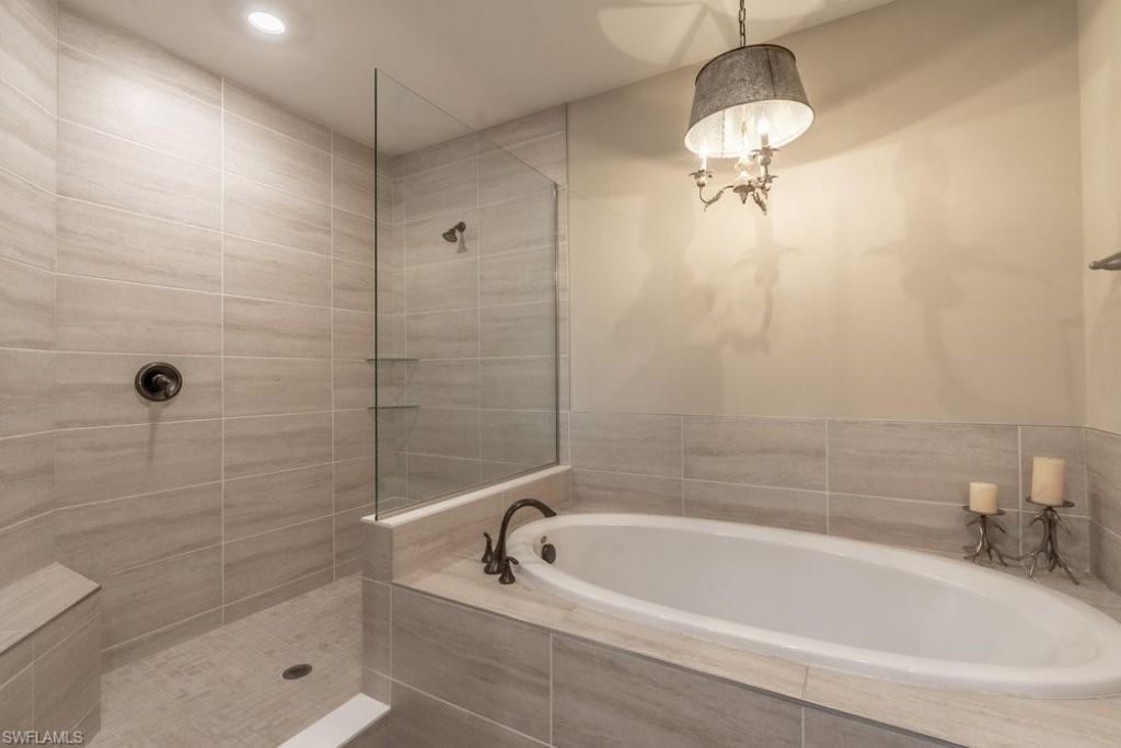 16375 Viansa Way, Unit 102, Naples, FL 34110 Photo