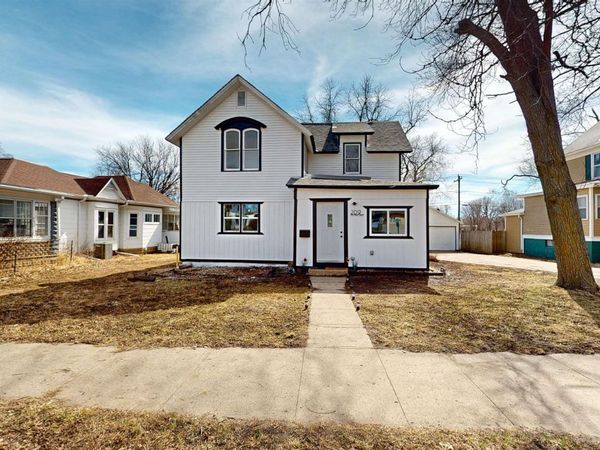 209 E MAPLE ST, Cherokee, IA 51012
