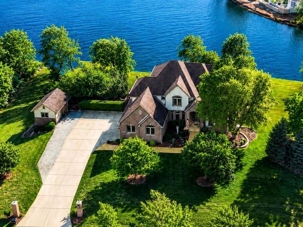 84 Liberty Lakes Drive, Valparaiso, IN 46385