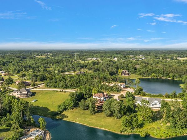 84 Liberty Lakes Drive, Valparaiso, IN 46385