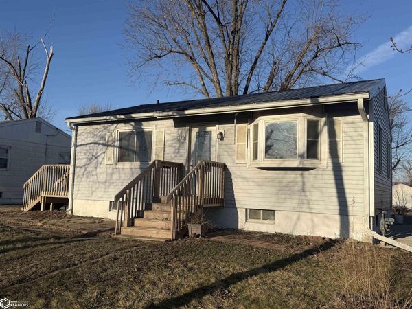 512 Sharon Avenue, Marshalltown, IA 50158