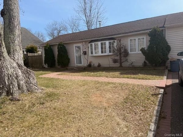 30 Tamarack Street, Central Islip, NY 11722