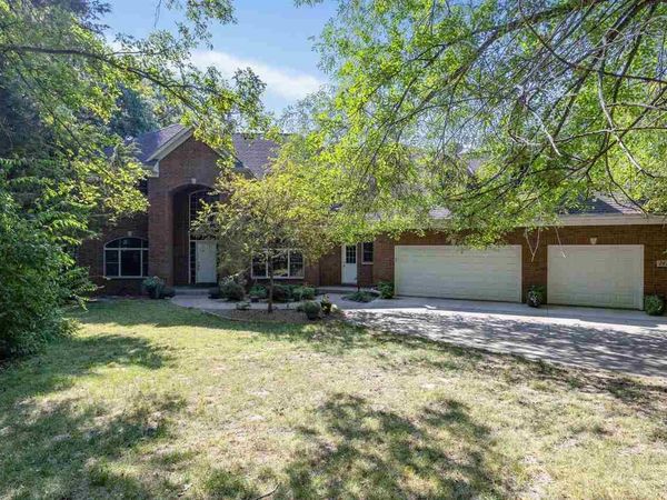 2670 NE Aspen Ct, North Liberty, IA 52317