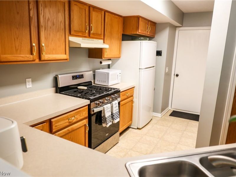 2146 Stonehenge Circle, Akron, OH 44319 Photo 10