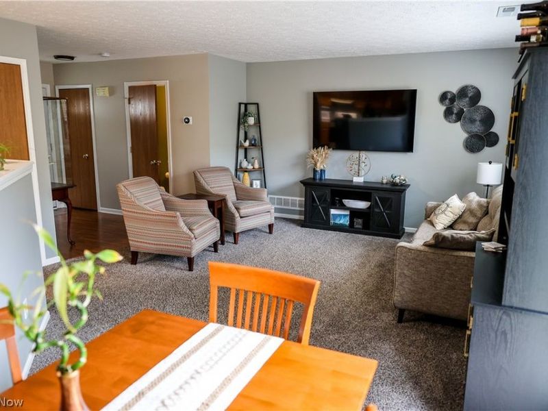 2146 Stonehenge Circle, Akron, OH 44319 Photo 6