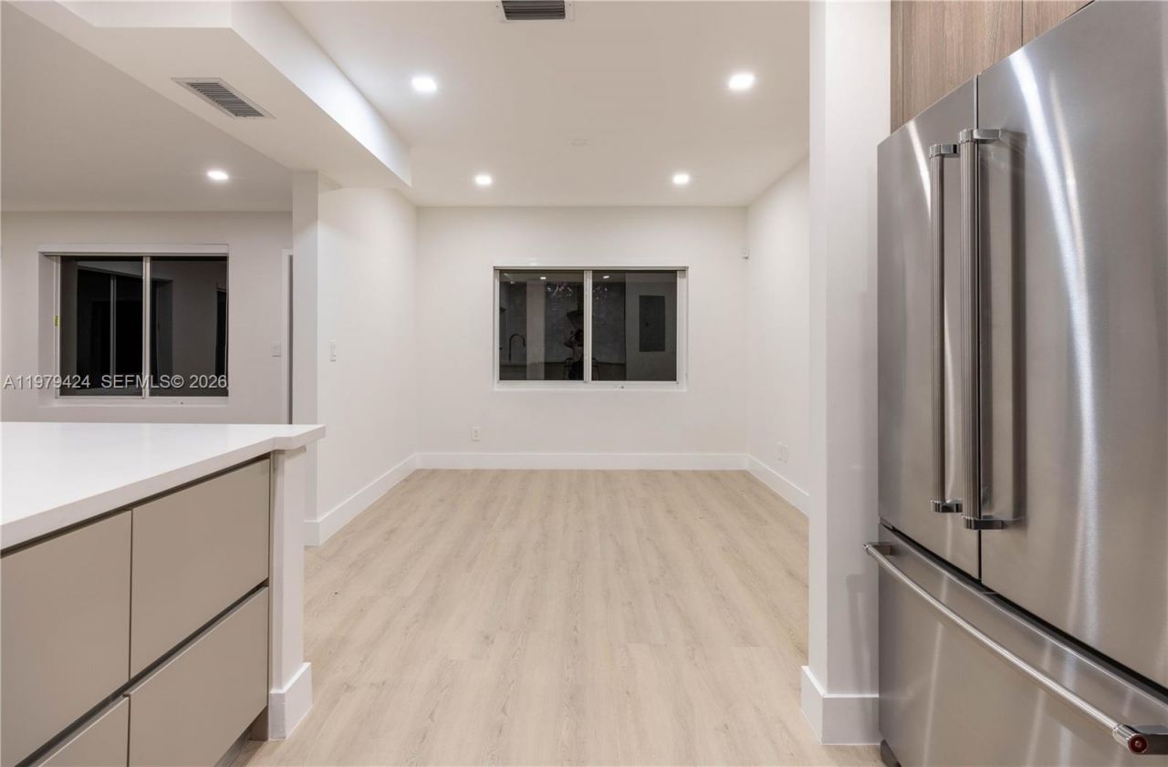 6070 SW 42nd St, Miami, FL 33155 Photo