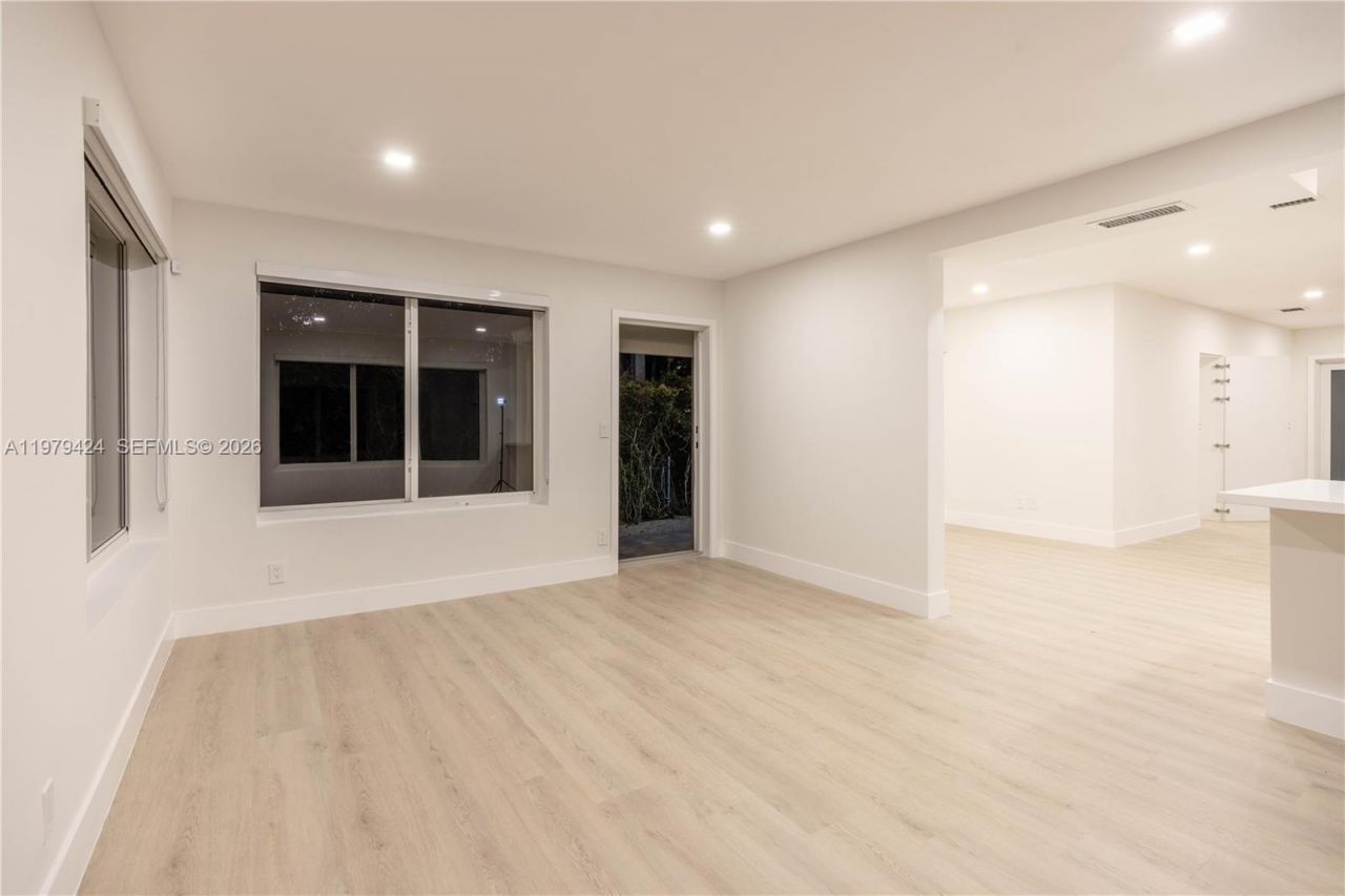 6070 SW 42nd St, Miami, FL 33155 Photo