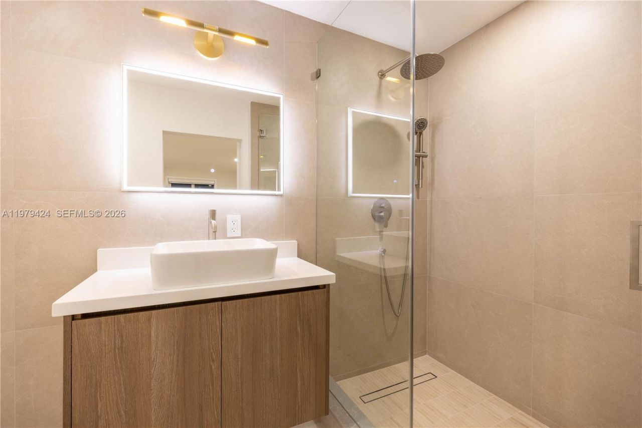 6070 SW 42nd St, Miami, FL 33155 Photo