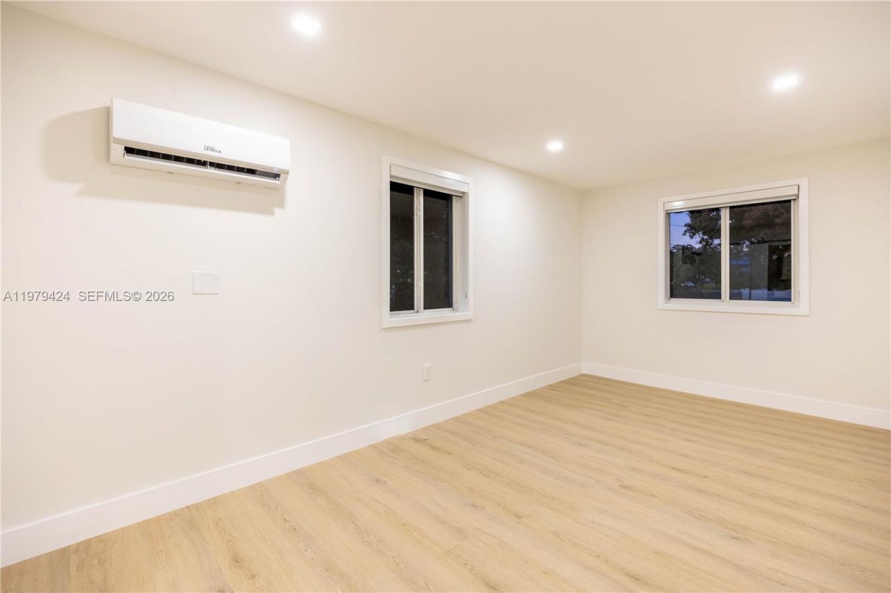 6070 SW 42nd St, Miami, FL 33155 Photo