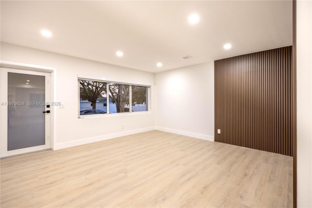 6070 SW 42nd St, Miami, FL 33155 Photo