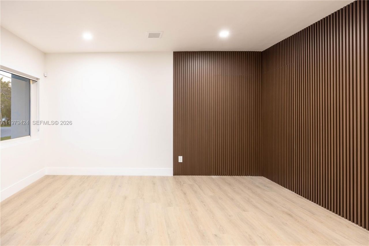 6070 SW 42nd St, Miami, FL 33155 Photo